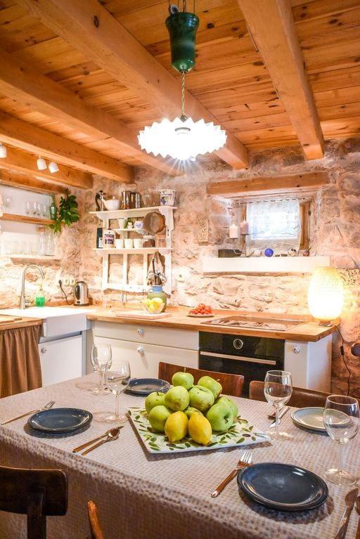 450 Year-old House With A Garden Casa vacanze *